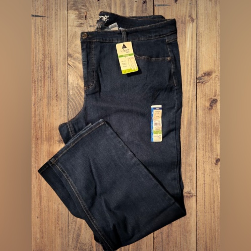 NWT Women’s plus 20W straight leg jeans from Terra & Sky